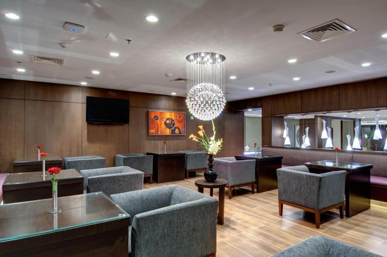 Crowne Plaza Madinah By Ihg Hotell Medina Eksteriør bilde The lounge at the airport