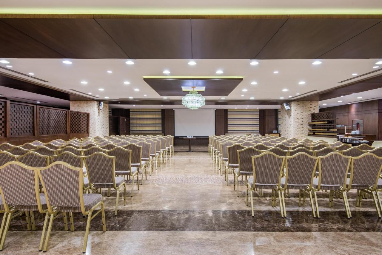 Crowne Plaza Madinah By Ihg Hotell Medina Eksteriør bilde The interior of the hotel