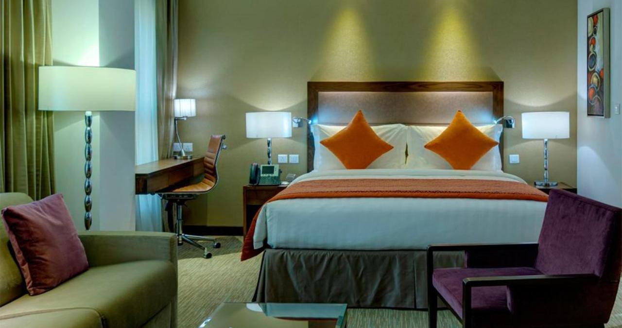 Crowne Plaza Madinah By Ihg Hotell Medina Eksteriør bilde A room at the hotel