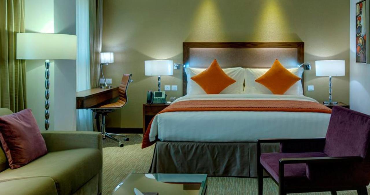 Crowne Plaza Madinah By Ihg Hotell Medina Eksteriør bilde A room at the hotel