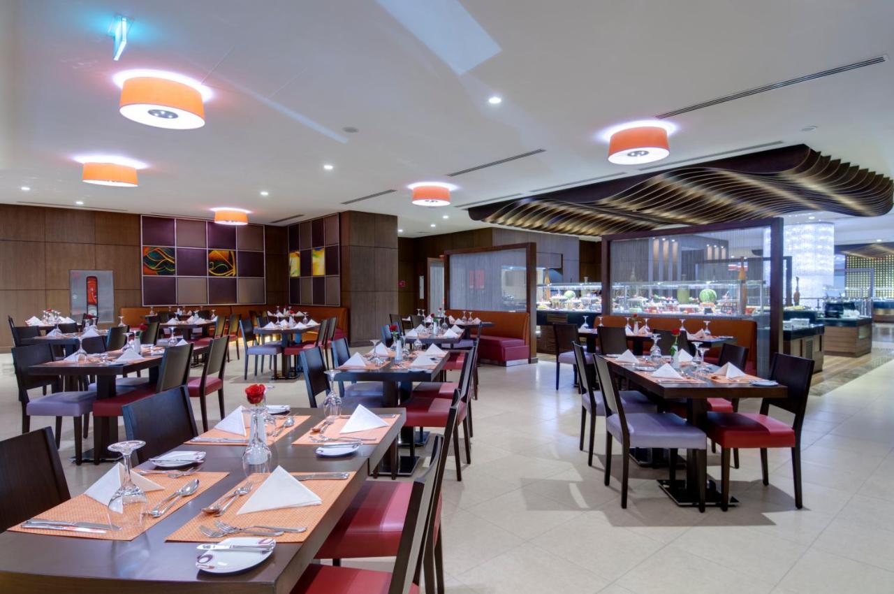 Crowne Plaza Madinah By Ihg Hotell Medina Eksteriør bilde The restaurant