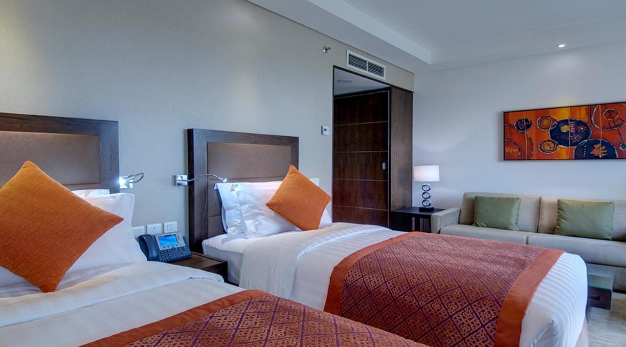 Crowne Plaza Madinah By Ihg Hotell Medina Eksteriør bilde A room at the hotel
