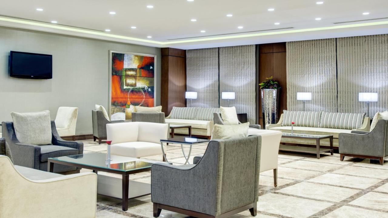 Crowne Plaza Madinah By Ihg Hotell Medina Eksteriør bilde The lounge at the airport