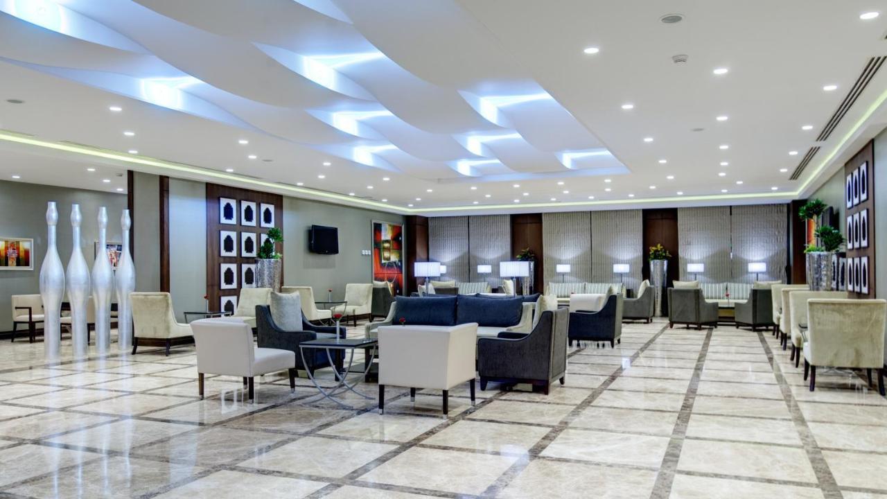 Crowne Plaza Madinah By Ihg Hotell Medina Eksteriør bilde The lounge at the airport