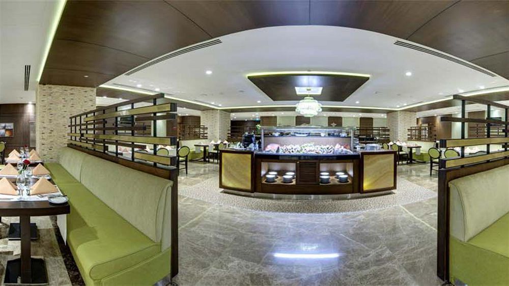 Crowne Plaza Madinah By Ihg Hotell Medina Eksteriør bilde The lounge at the airport
