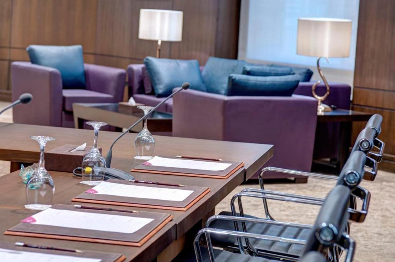 Crowne Plaza Madinah By Ihg Hotell Medina Eksteriør bilde The meeting room of the Federal Council